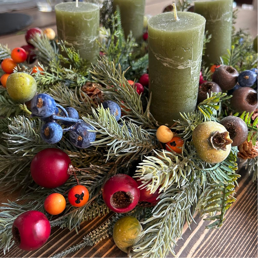Színes bogyós adventi koszorú