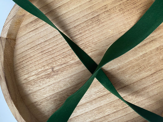 Kétoldalas zöld bársonyszalag