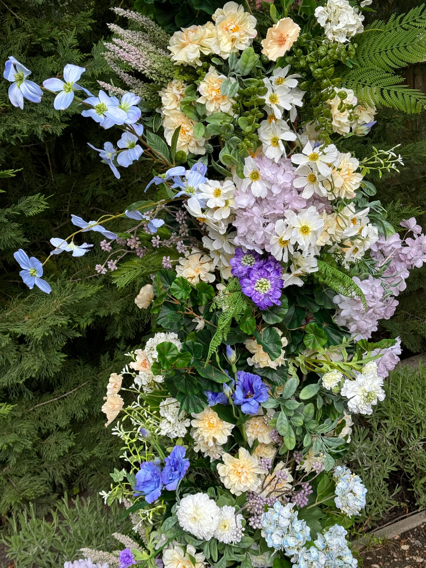 Wedding gate available for rent with the amount of flowers shown in the pictures