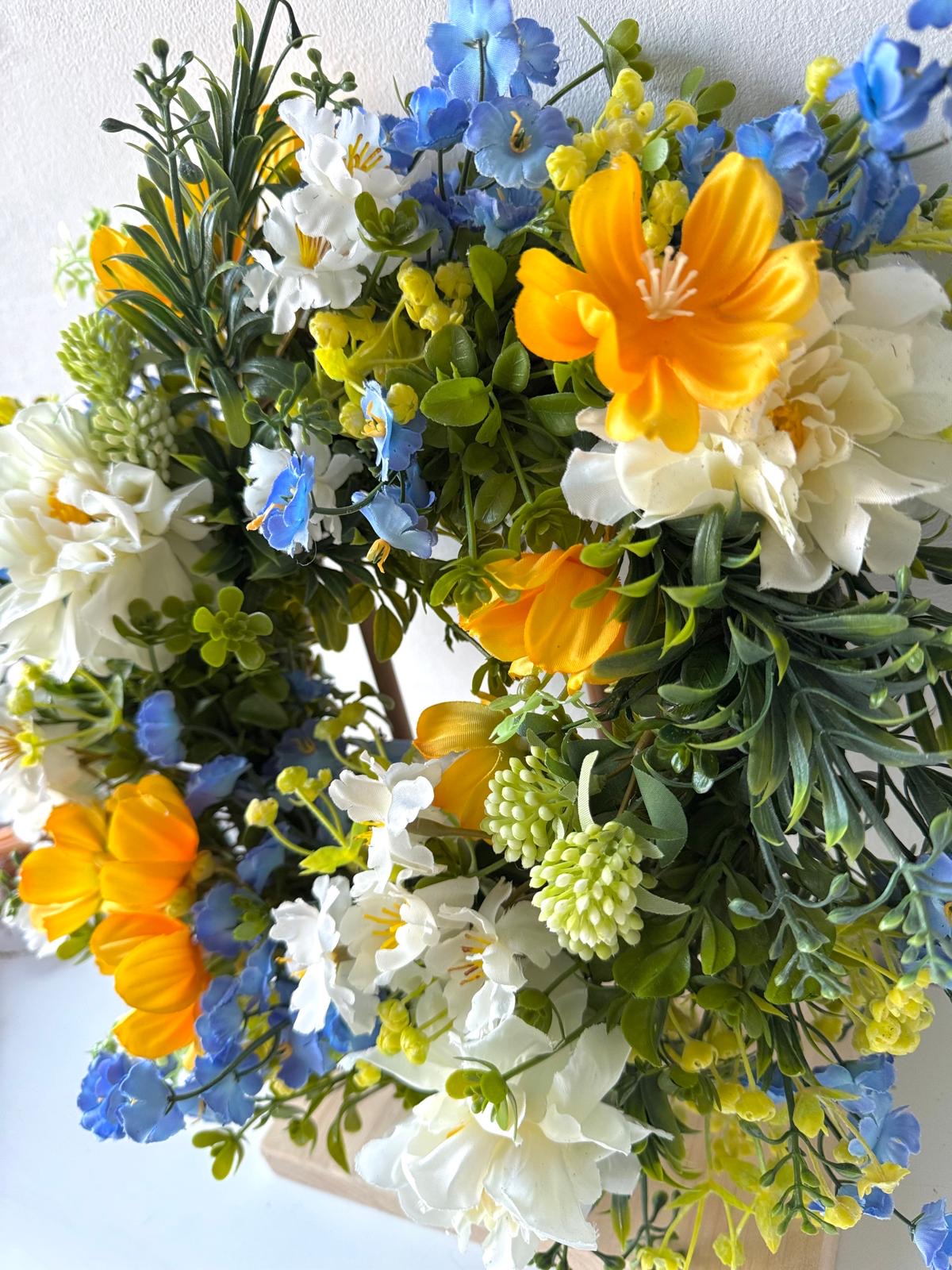 Yellow-blue door decoration