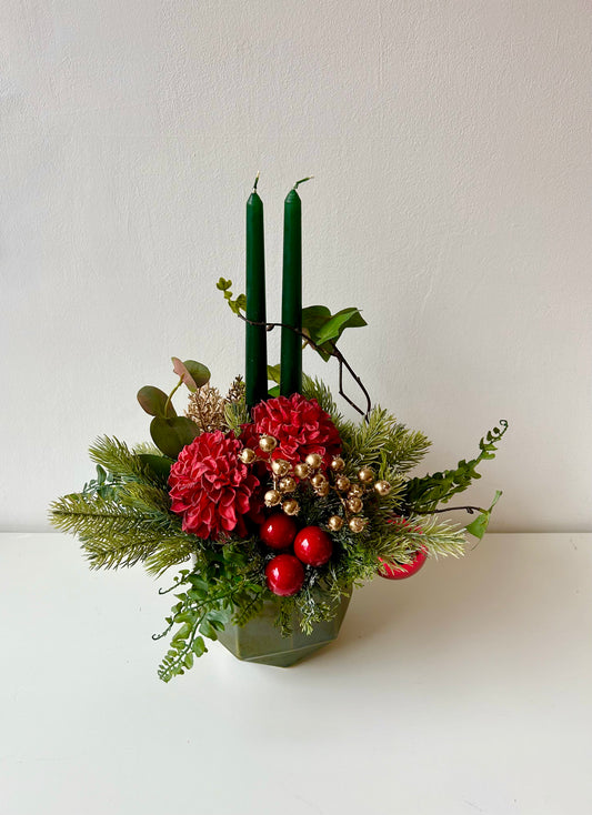 Green-red Christmas table decoration with balls