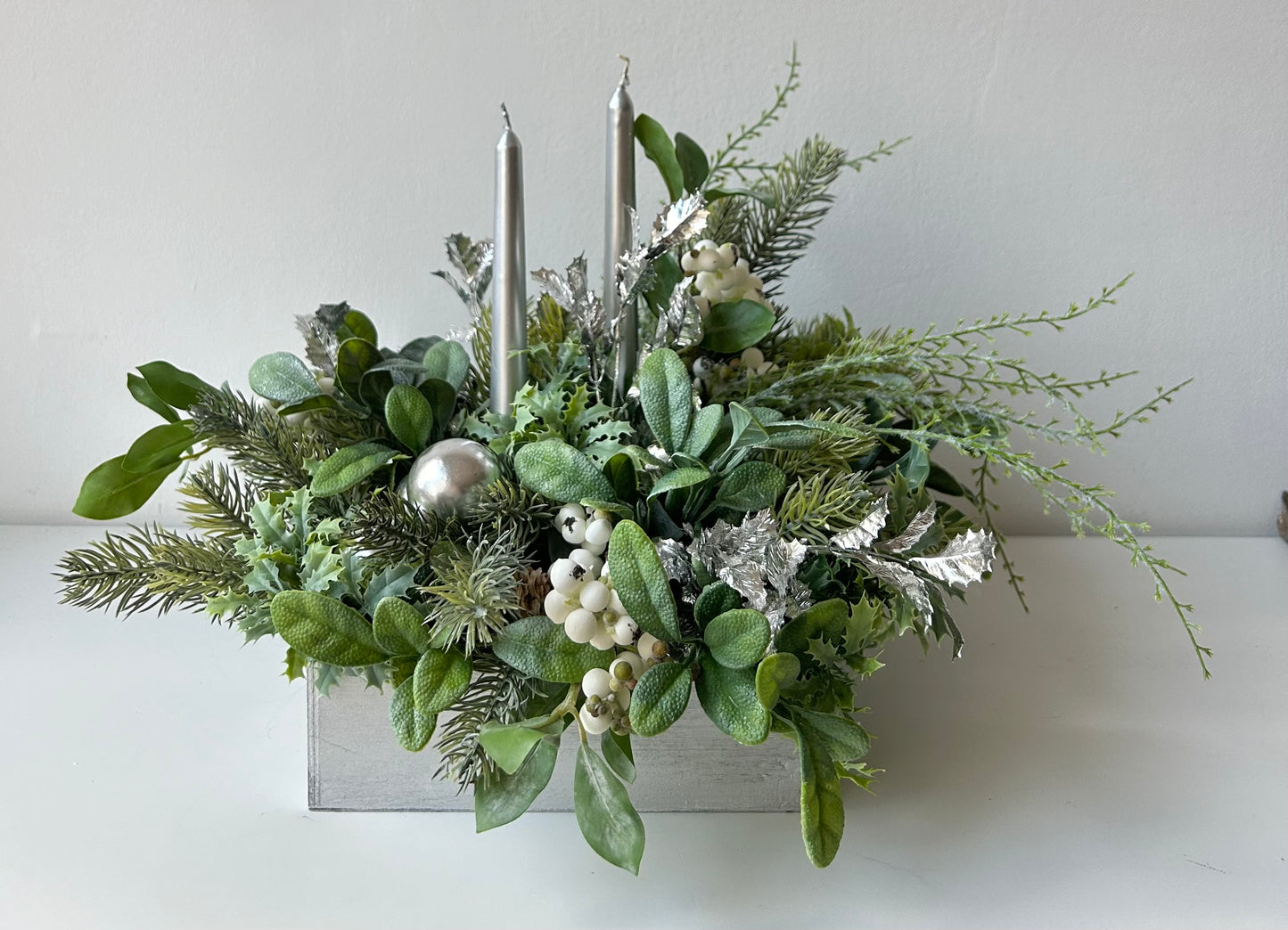 Silver table decoration in a silver wooden box