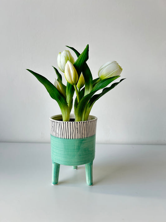 A legélethűbb fehér gumi tulipán kaspóban