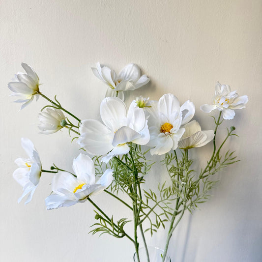 Fibrous white artificial flower