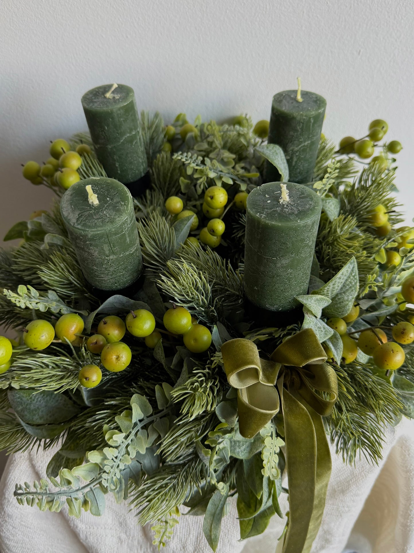 Zöld bogyós adventi koszorú