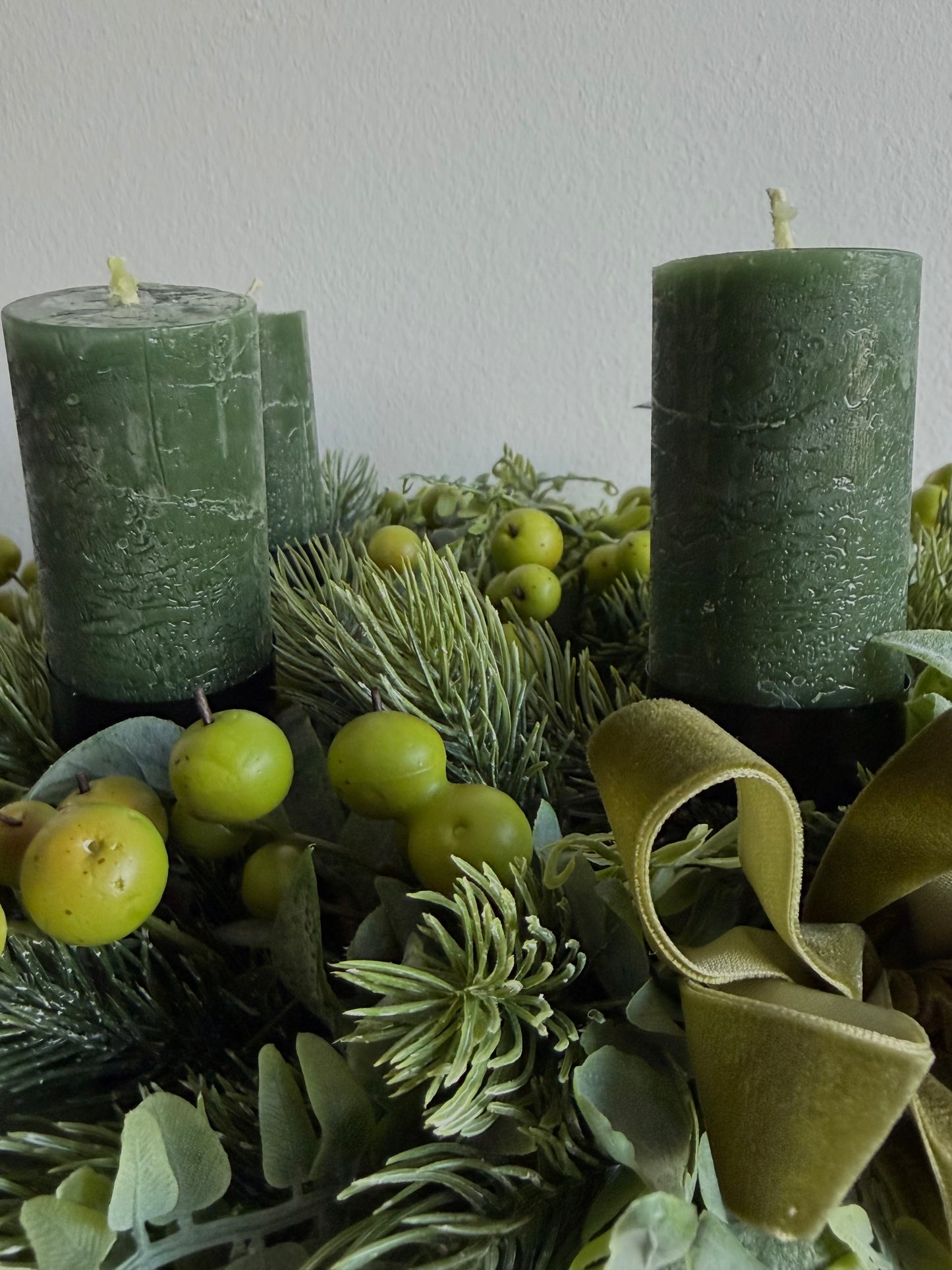 Zöld bogyós adventi koszorú