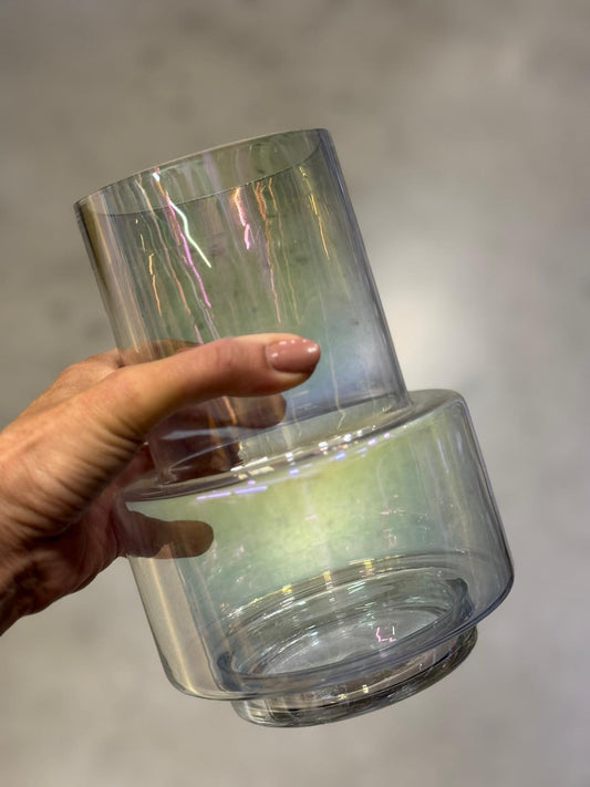Szivárvány színekben játszó üveg váza 9,5x21 cm