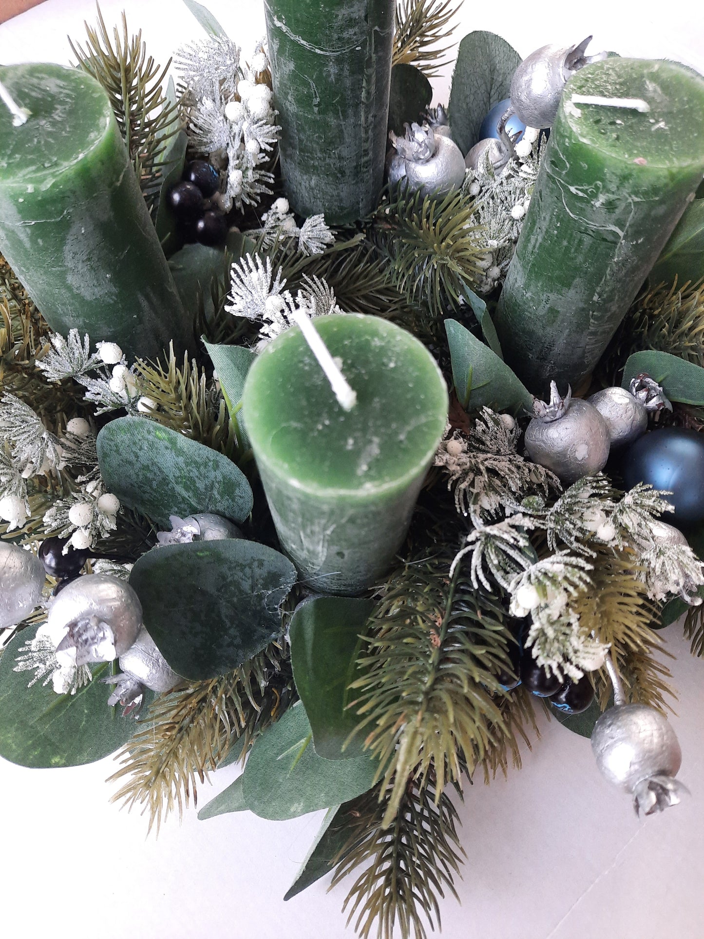 Copy of Advent wreath with white berries