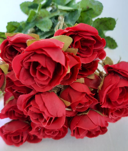Kleiner Rosen-Kunstblumenstrauß - rot