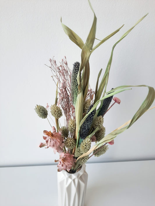 Pudertürkiser Mini-Trockenblumenstrauß