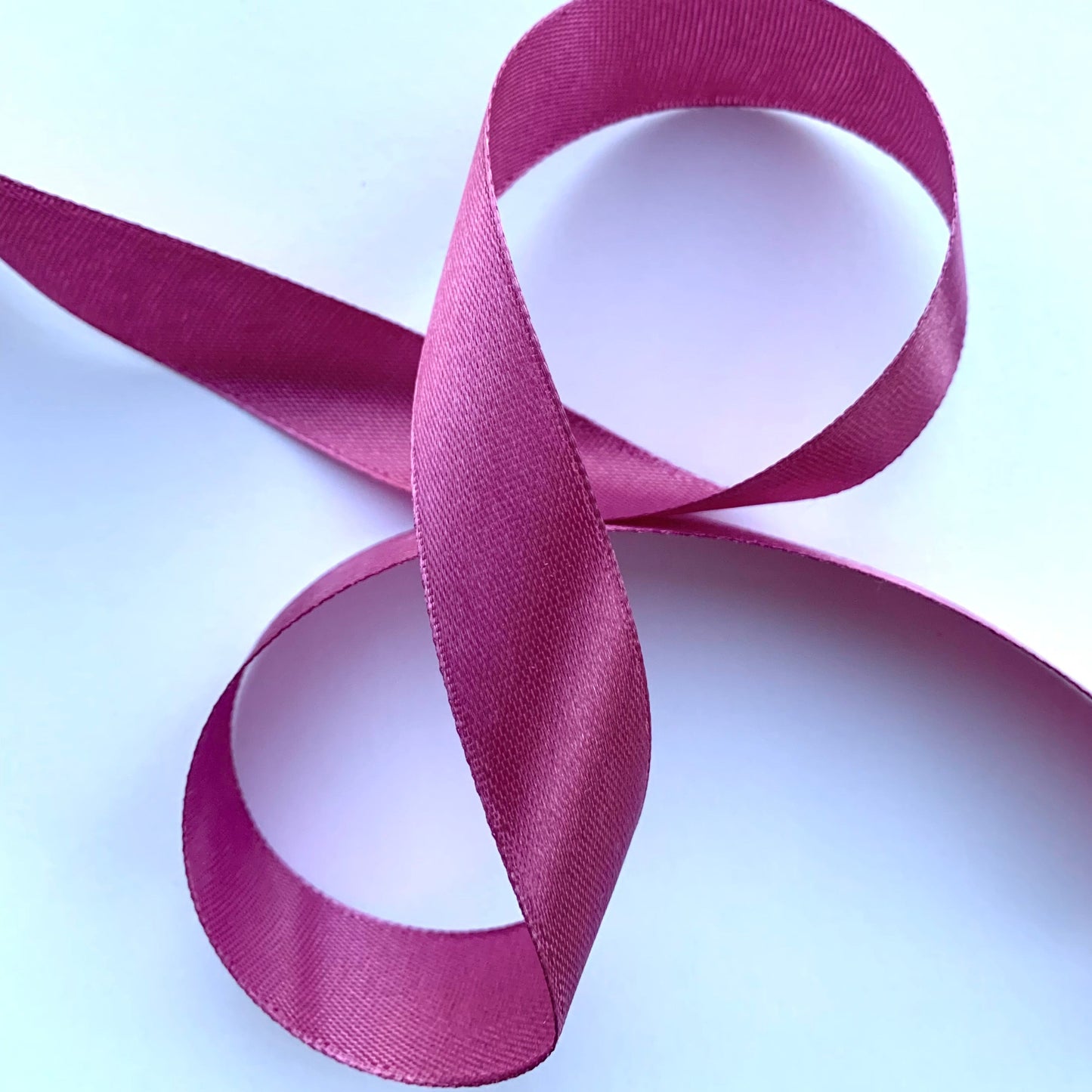 Satin ribbon - dark mauve 20 mm