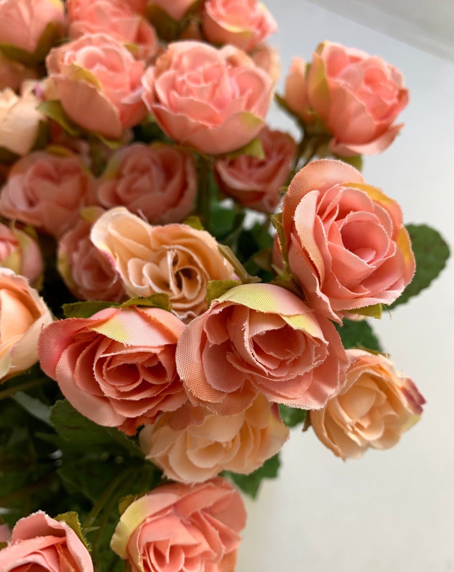 Strauß winziger Rosen-Kunstblumen - Pfirsich